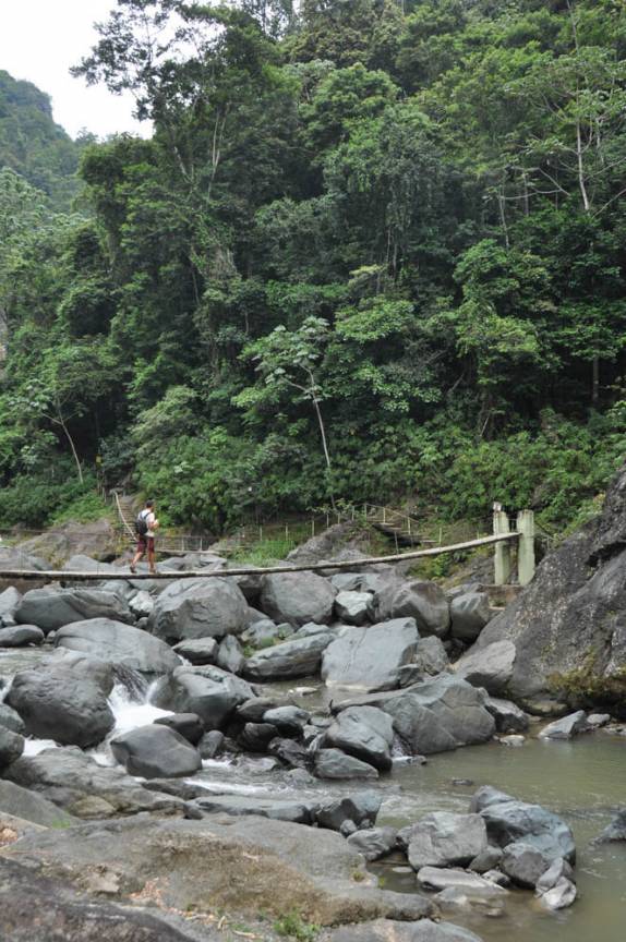 A caminho da cachoeira Jimenoa, em Jarabacoa, nas montanhas da República Dominicana